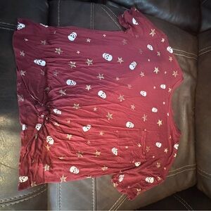 No Boundaries Maroon Short Sleeve Tee with Skulls and Stars